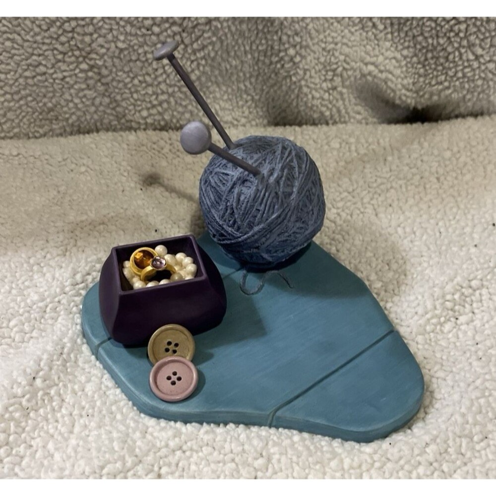 WDCC "Little Charmer Base" Peter Pan Member's Only Base 2001 Great Condition